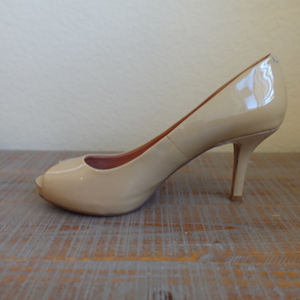Vince Camuto Kira Nude Patent Leather Open Toe Heel Size 6.5 - Picture 9 of 10